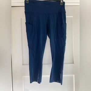 Lululemon 3/4 leggings with tiny hole